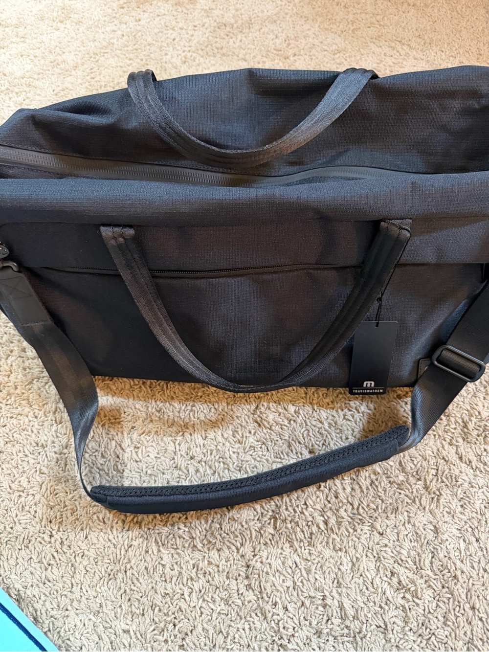 TravisMathew TMB200 Lateral Duffel Bag - Black - New with Tags - Picture 3 of 14